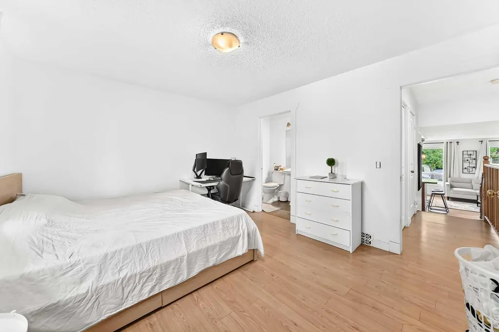 11 Bedford Drive NE Calgary AB T3K 1L2