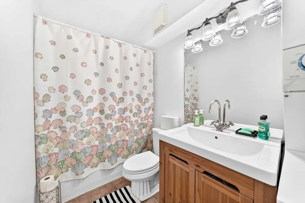 11 Bedford Drive NE Calgary AB T3K 1L2