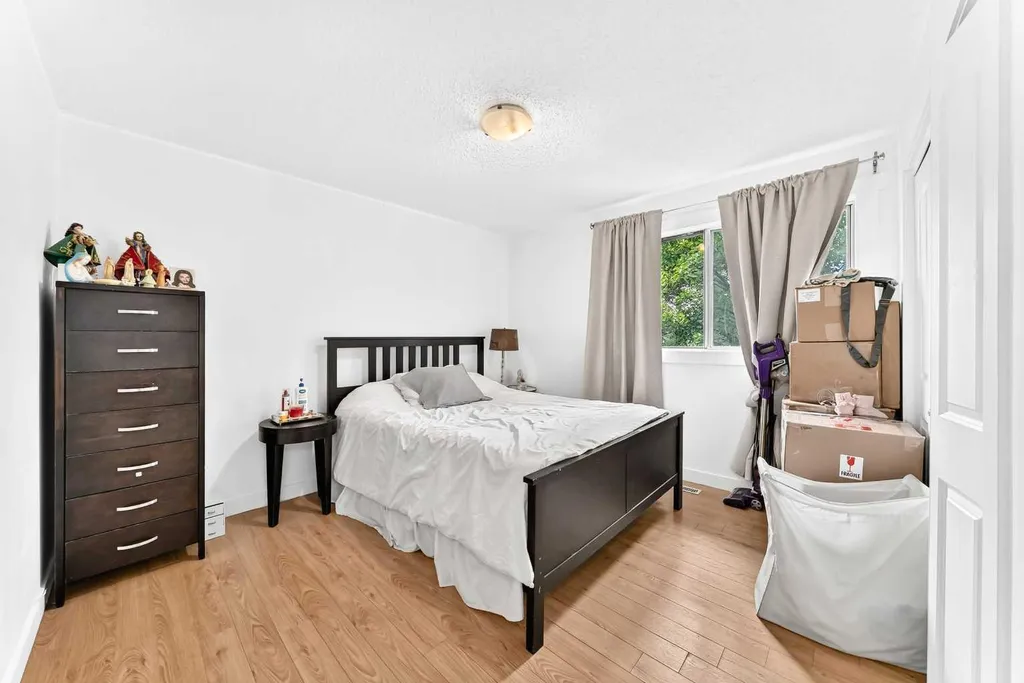 11 Bedford Drive NE Calgary AB T3K 1L2