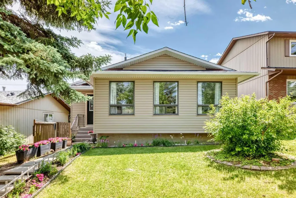 11 Bedford Drive NE Calgary AB T3K 1L2