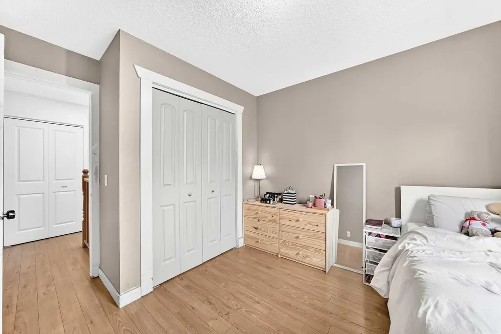 11 Bedford Drive NE Calgary AB T3K 1L2