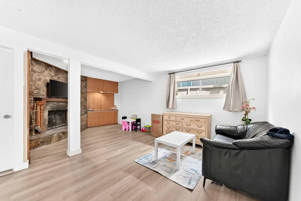 11 Bedford Drive NE Calgary AB T3K 1L2