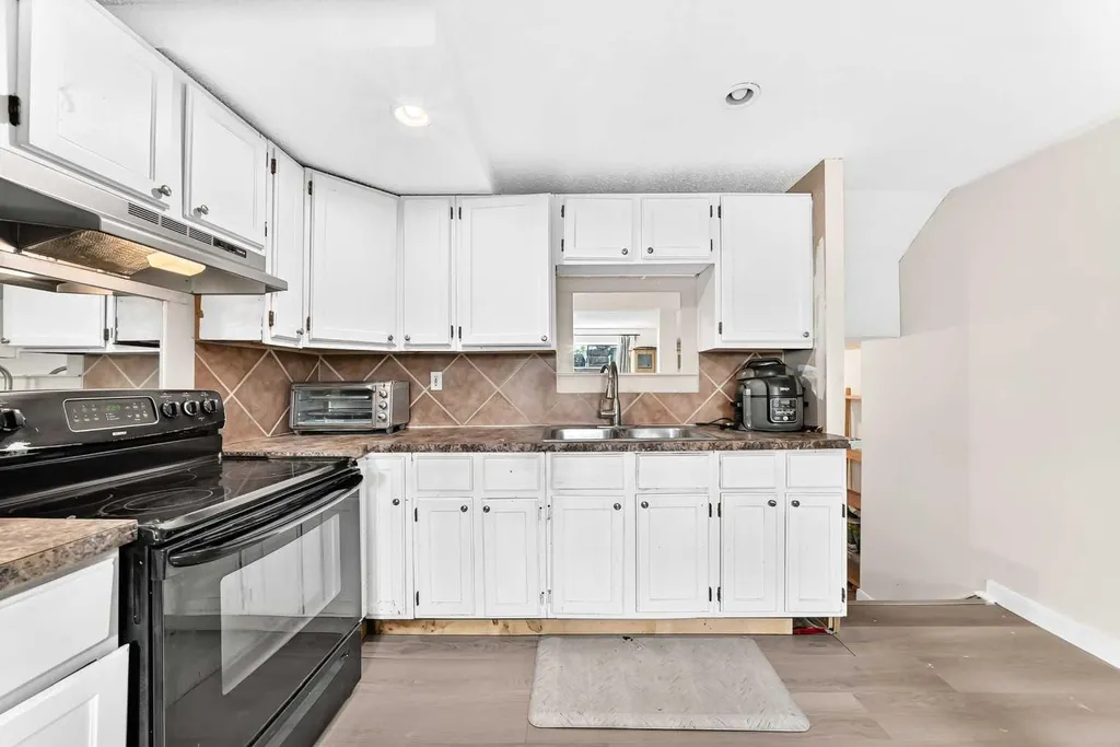 11 Bedford Drive NE Calgary AB T3K 1L2