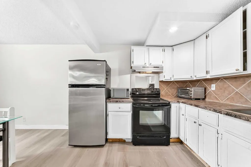 11 Bedford Drive NE Calgary AB T3K 1L2