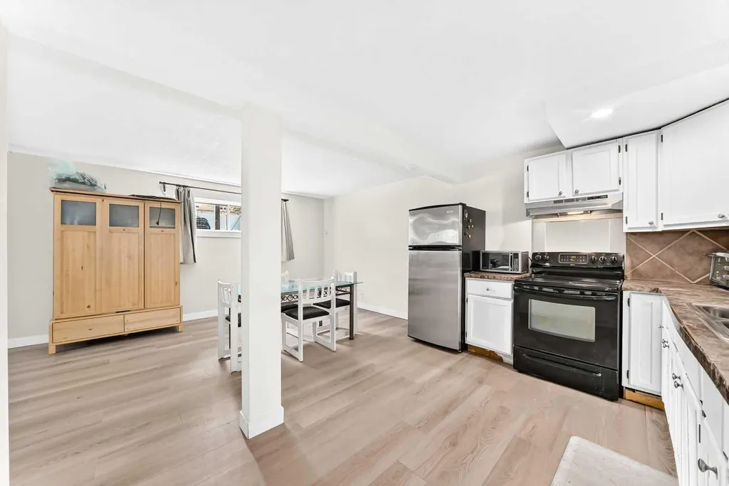 11 Bedford Drive NE Calgary AB T3K 1L2