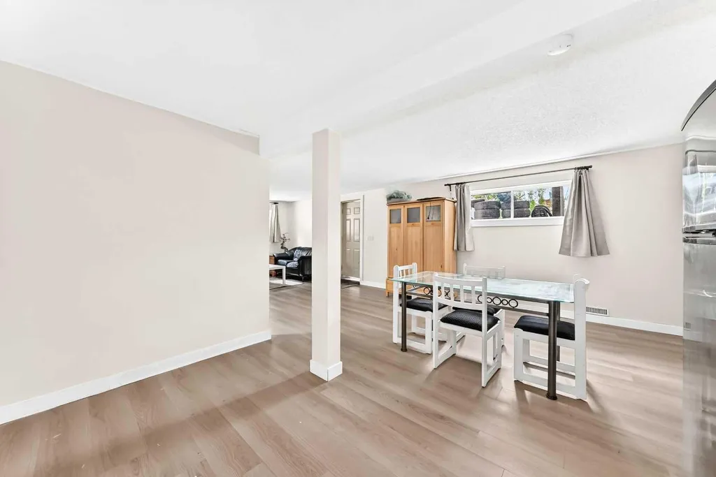 11 Bedford Drive NE Calgary AB T3K 1L2