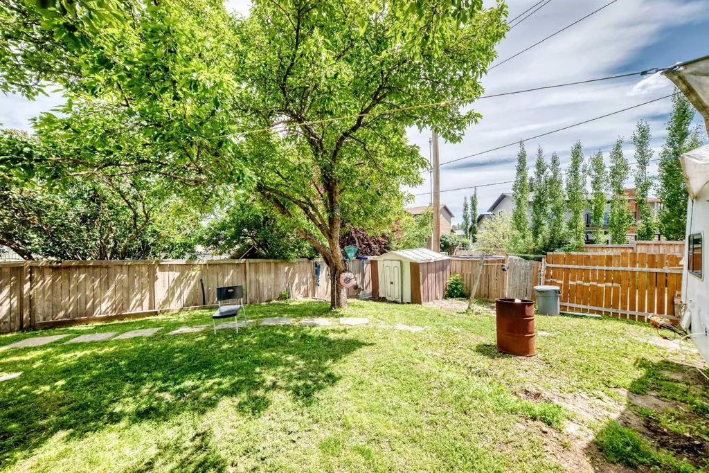 11 Bedford Drive NE Calgary AB T3K 1L2