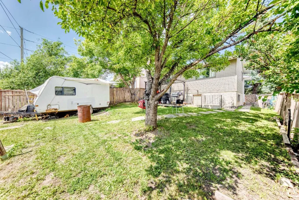 11 Bedford Drive NE Calgary AB T3K 1L2