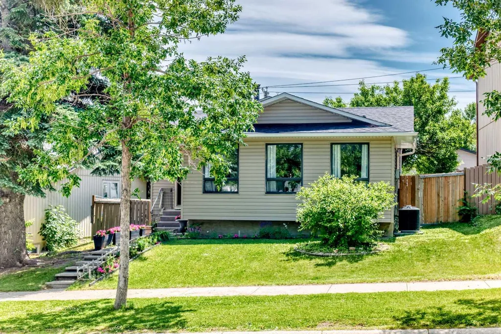 11 Bedford Drive NE Calgary AB T3K 1L2