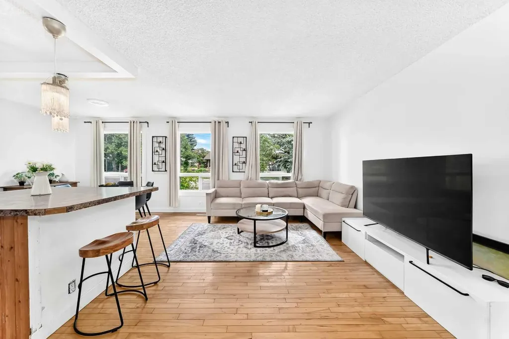 11 Bedford Drive NE Calgary AB T3K 1L2