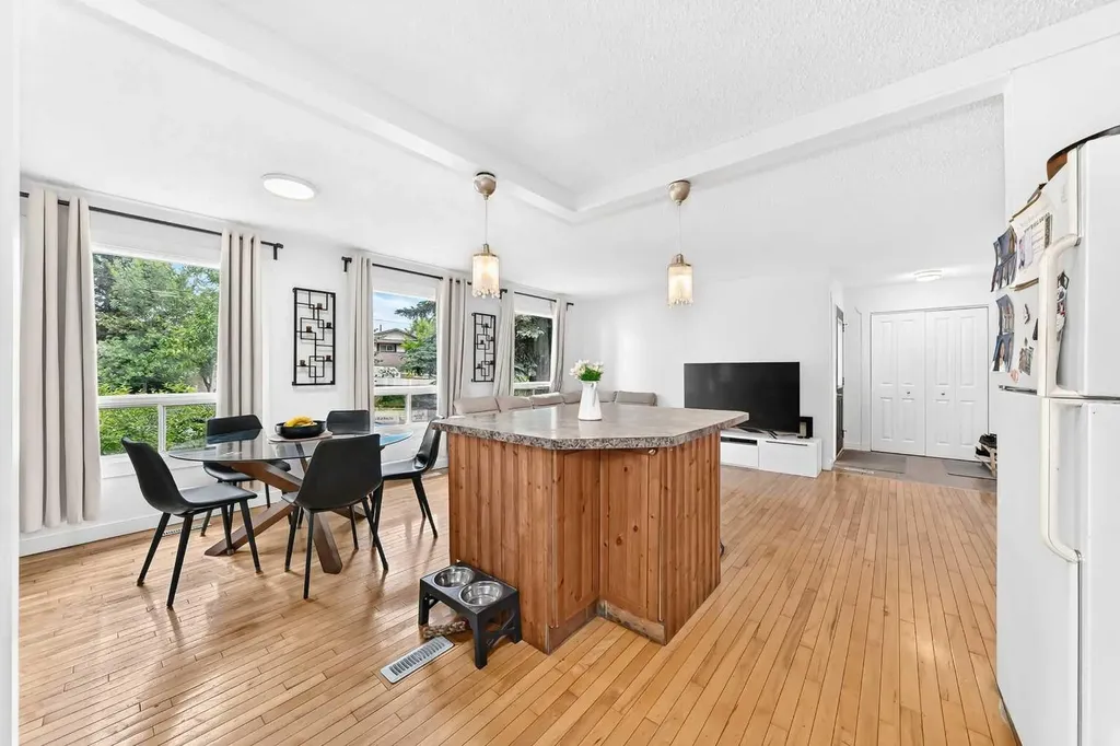 11 Bedford Drive NE Calgary AB T3K 1L2