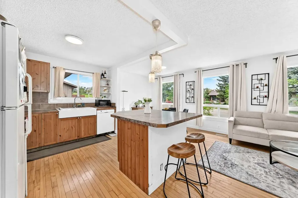 11 Bedford Drive NE Calgary AB T3K 1L2