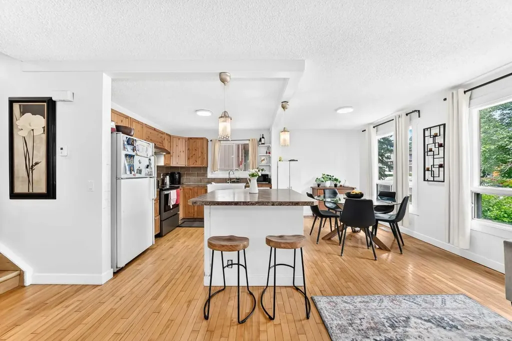 11 Bedford Drive NE Calgary AB T3K 1L2