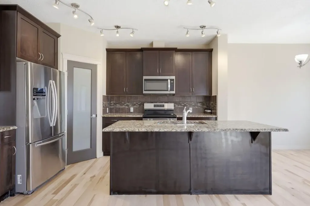6 Evanspark Manor NW Calgary AB T3P 0J8