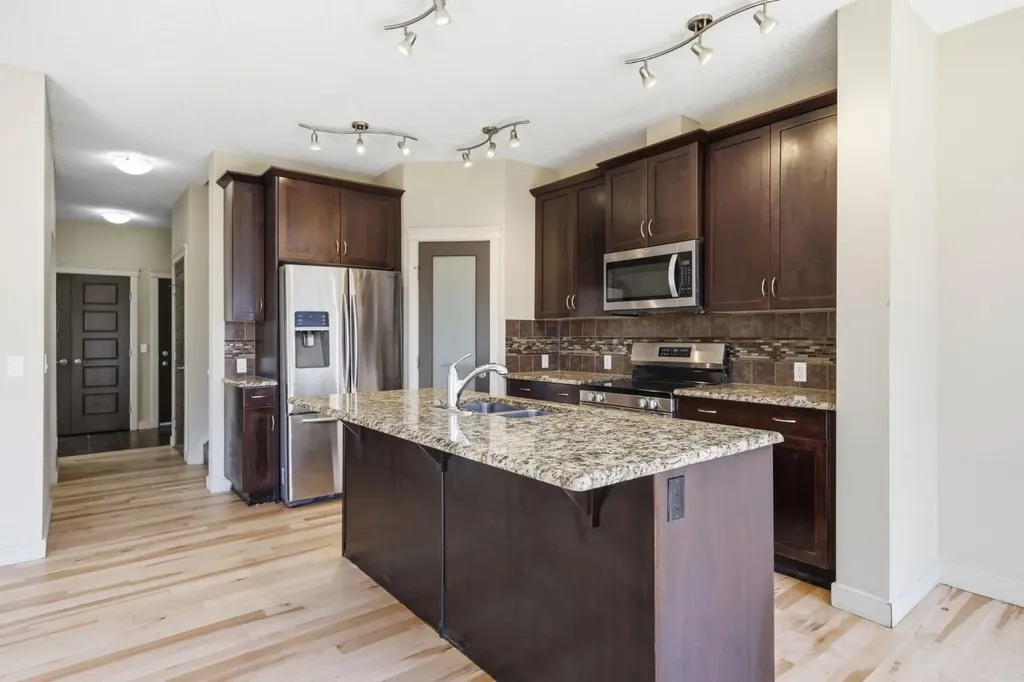 6 Evanspark Manor NW Calgary AB T3P 0J8