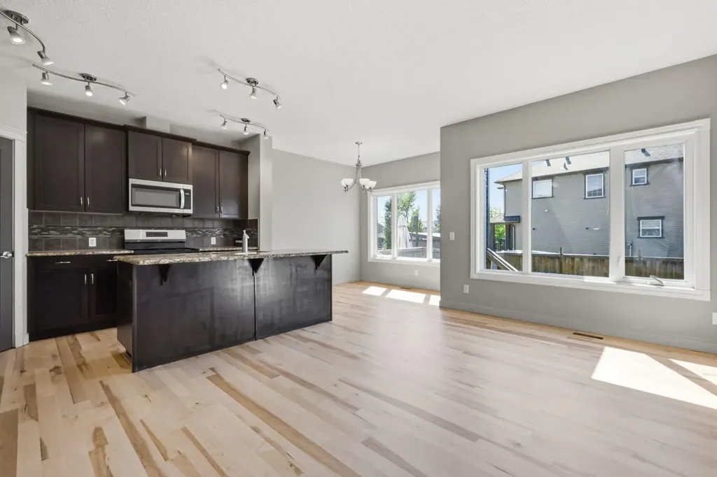 6 Evanspark Manor NW Calgary AB T3P 0J8