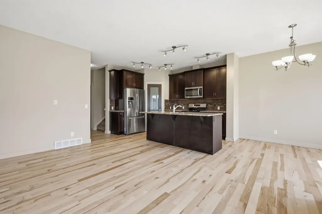 6 Evanspark Manor NW Calgary AB T3P 0J8