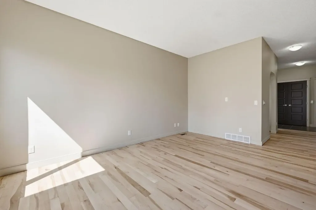 6 Evanspark Manor NW Calgary AB T3P 0J8