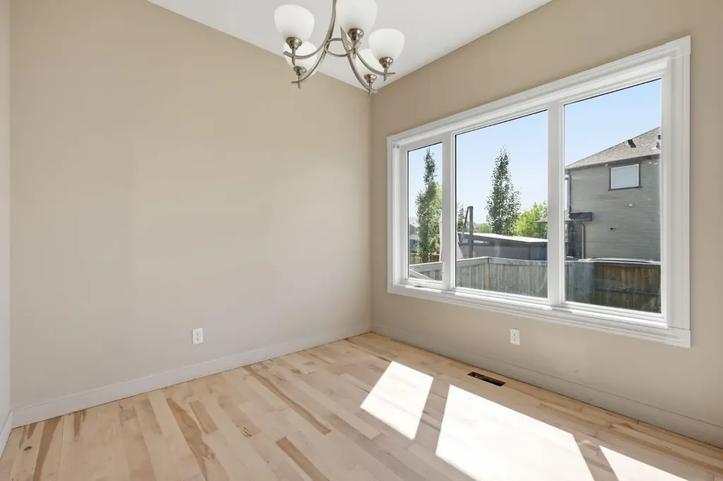 6 Evanspark Manor NW Calgary AB T3P 0J8