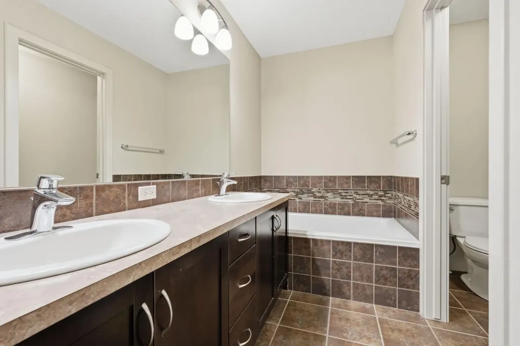 6 Evanspark Manor NW Calgary AB T3P 0J8