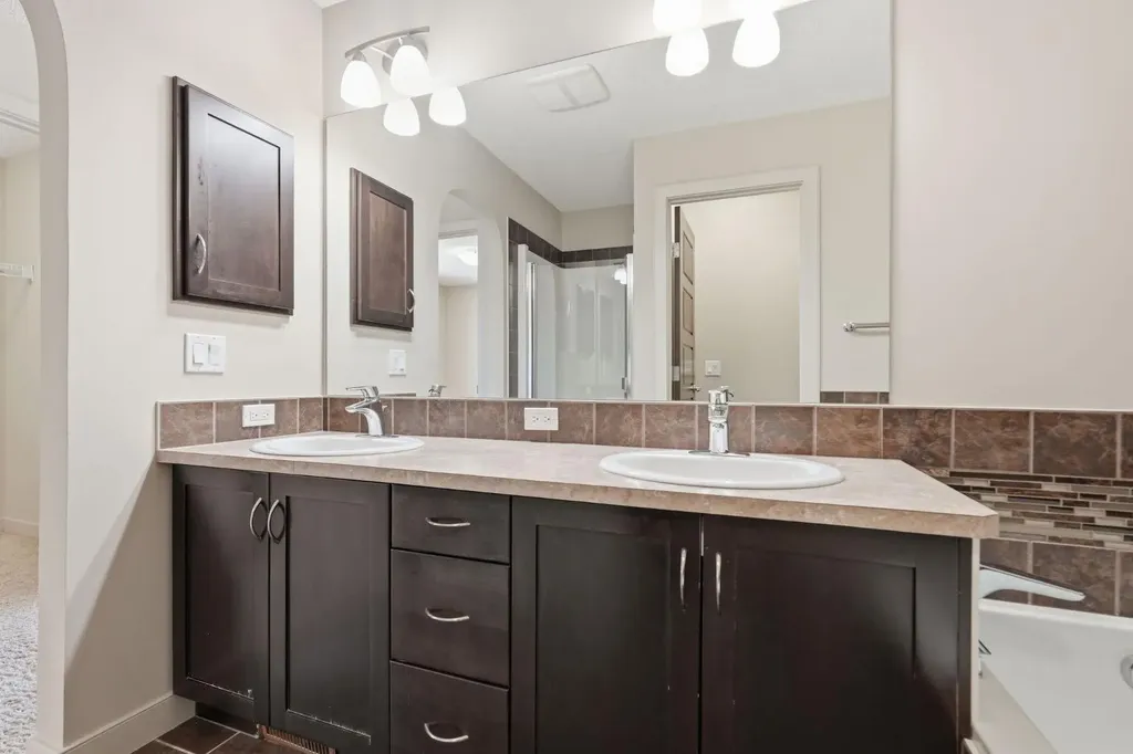 6 Evanspark Manor NW Calgary AB T3P 0J8