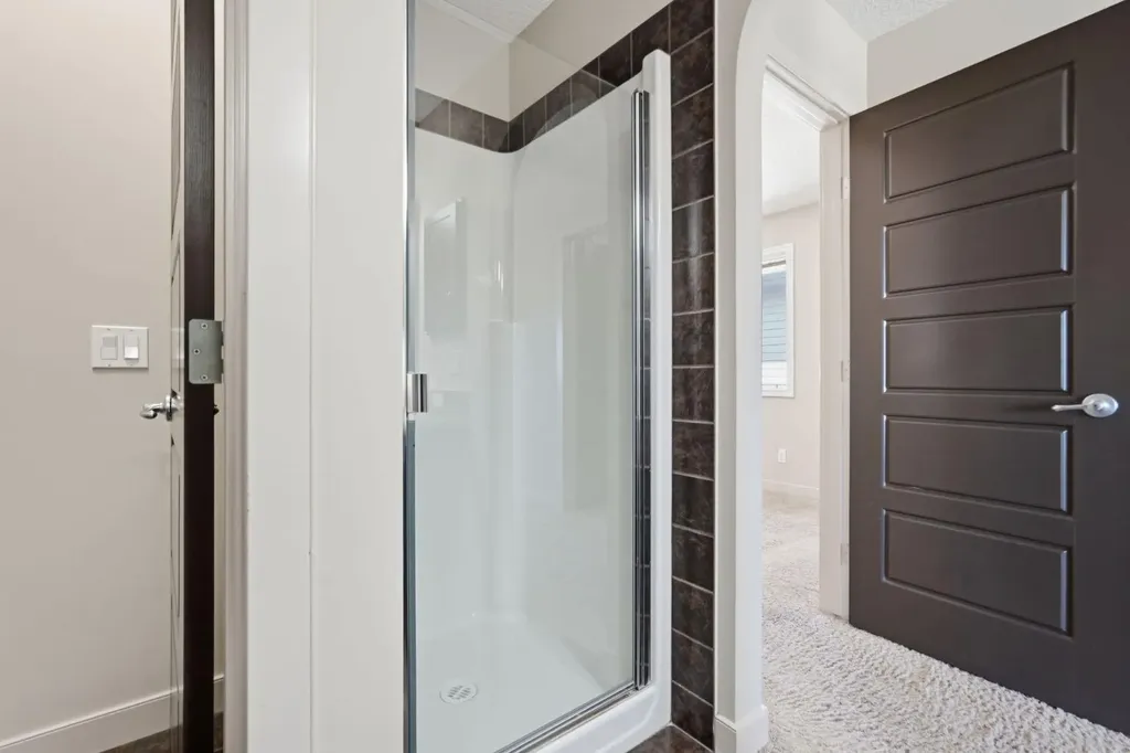 6 Evanspark Manor NW Calgary AB T3P 0J8