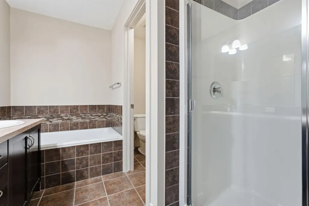 6 Evanspark Manor NW Calgary AB T3P 0J8