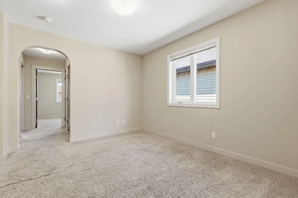 6 Evanspark Manor NW Calgary AB T3P 0J8