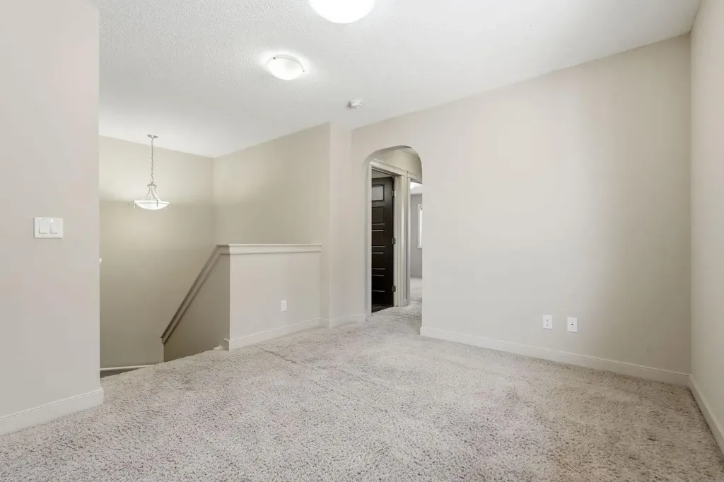 6 Evanspark Manor NW Calgary AB T3P 0J8