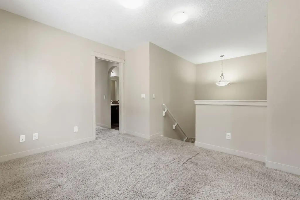 6 Evanspark Manor NW Calgary AB T3P 0J8
