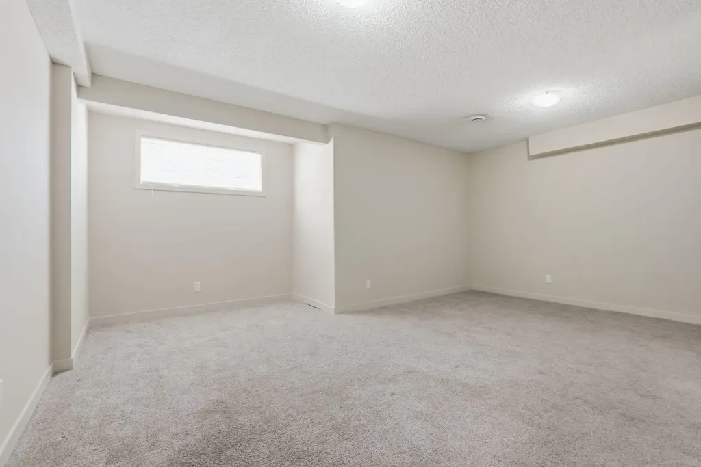 6 Evanspark Manor NW Calgary AB T3P 0J8