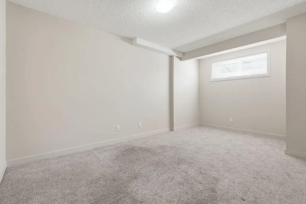 6 Evanspark Manor NW Calgary AB T3P 0J8