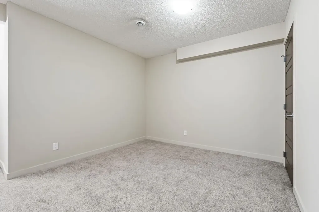 6 Evanspark Manor NW Calgary AB T3P 0J8