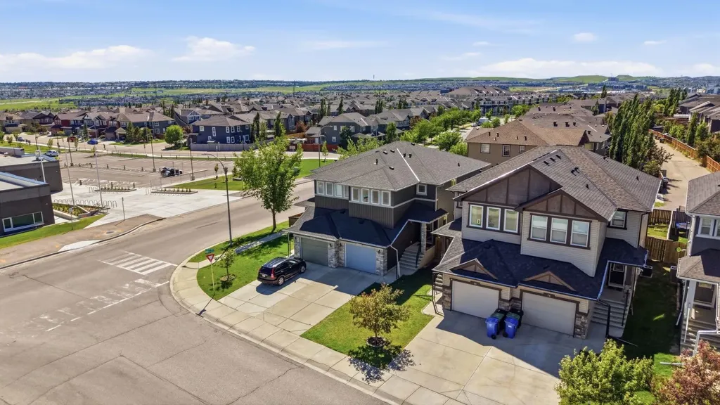 6 Evanspark Manor NW Calgary AB T3P 0J8