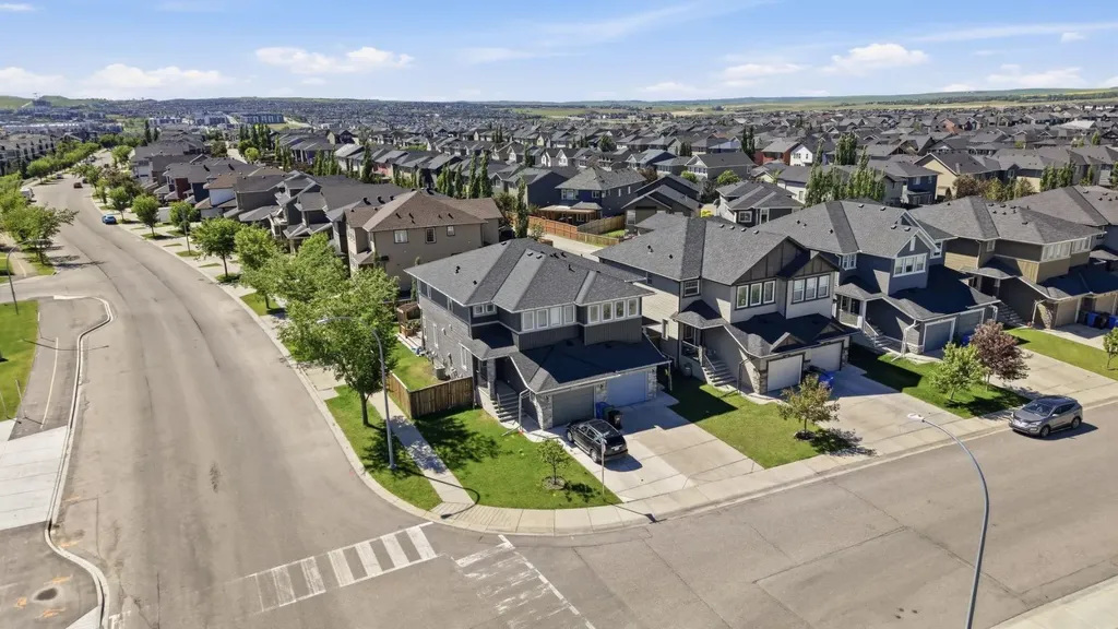 6 Evanspark Manor NW Calgary AB T3P 0J8