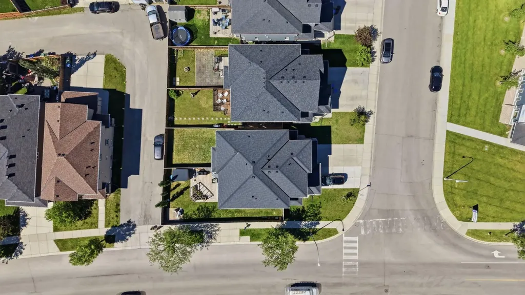 6 Evanspark Manor NW Calgary AB T3P 0J8