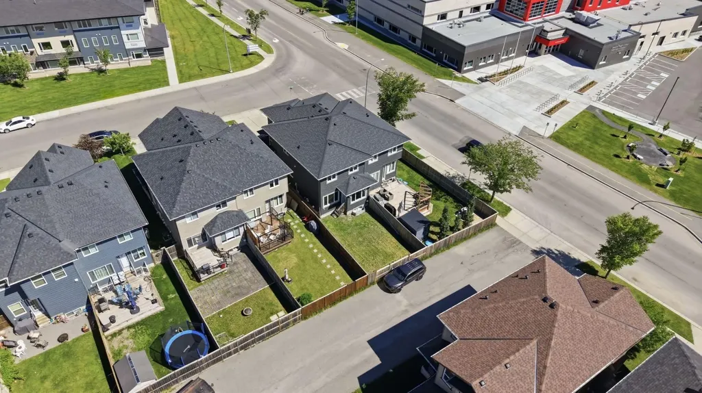 6 Evanspark Manor NW Calgary AB T3P 0J8