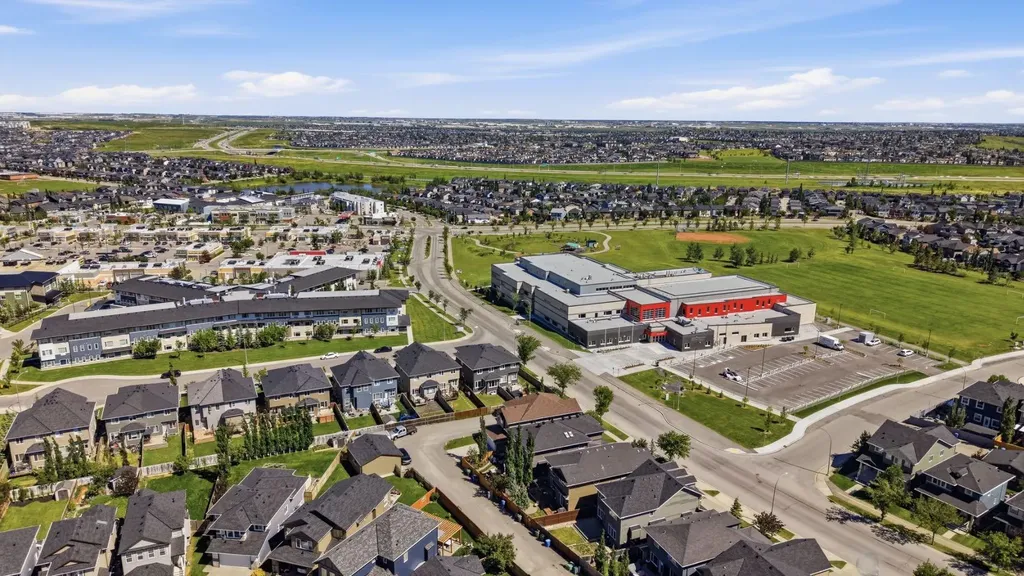 6 Evanspark Manor NW Calgary AB T3P 0J8