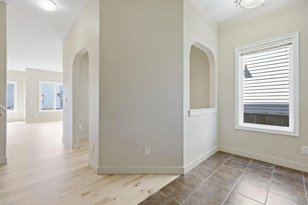 6 Evanspark Manor NW Calgary AB T3P 0J8