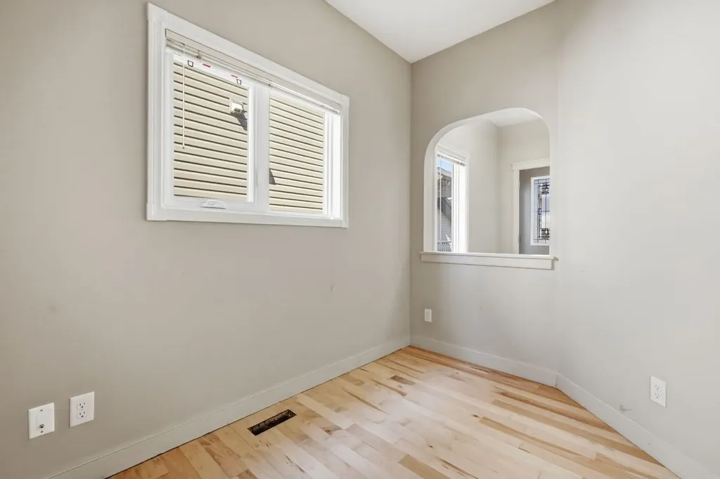 6 Evanspark Manor NW Calgary AB T3P 0J8