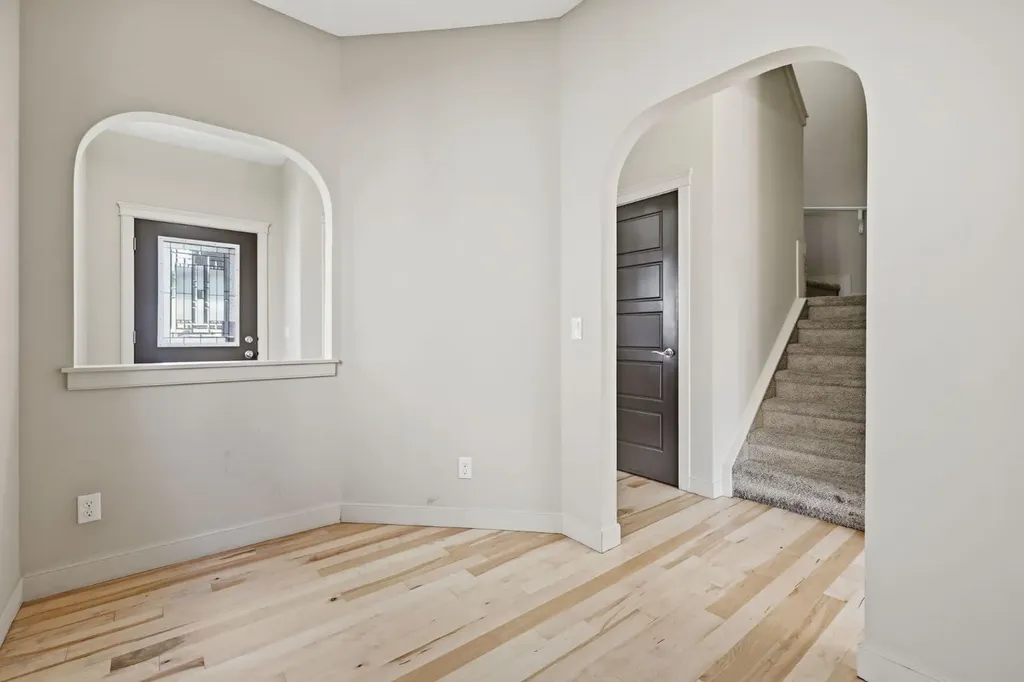 6 Evanspark Manor NW Calgary AB T3P 0J8