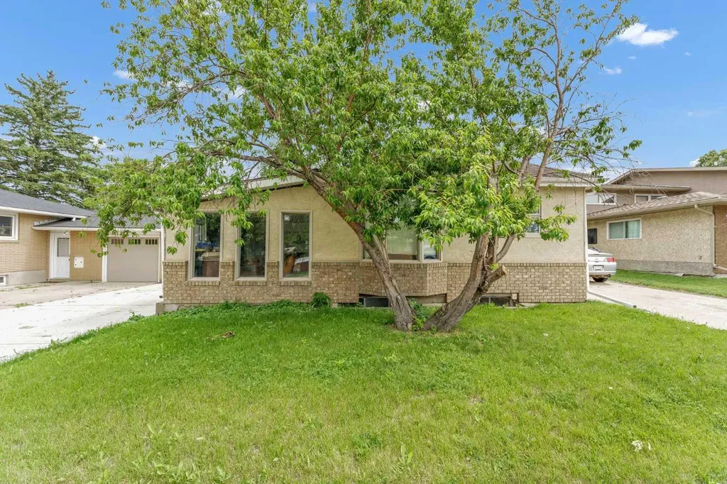 213 6 Street SE Redcliff AB T0J 2P0