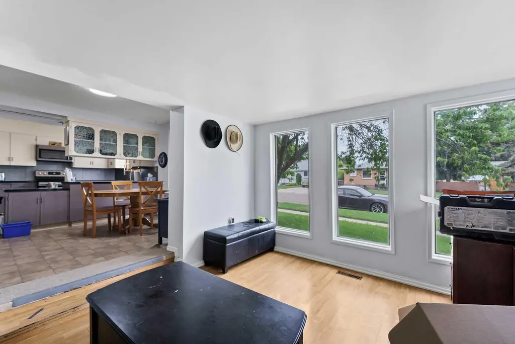 213 6 Street SE Redcliff AB T0J 2P0