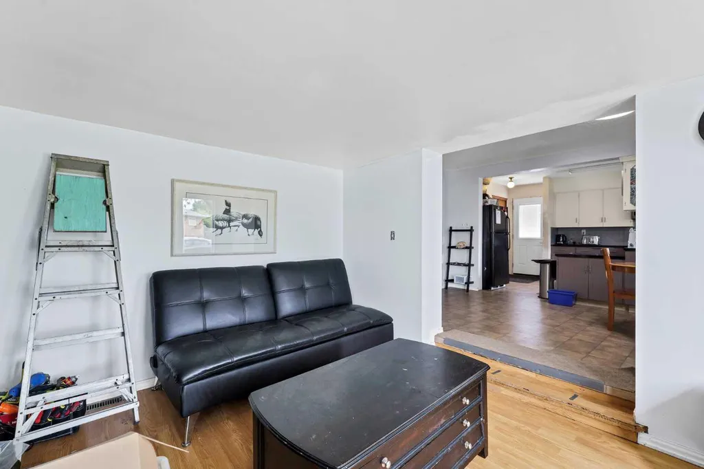 213 6 Street SE Redcliff AB T0J 2P0