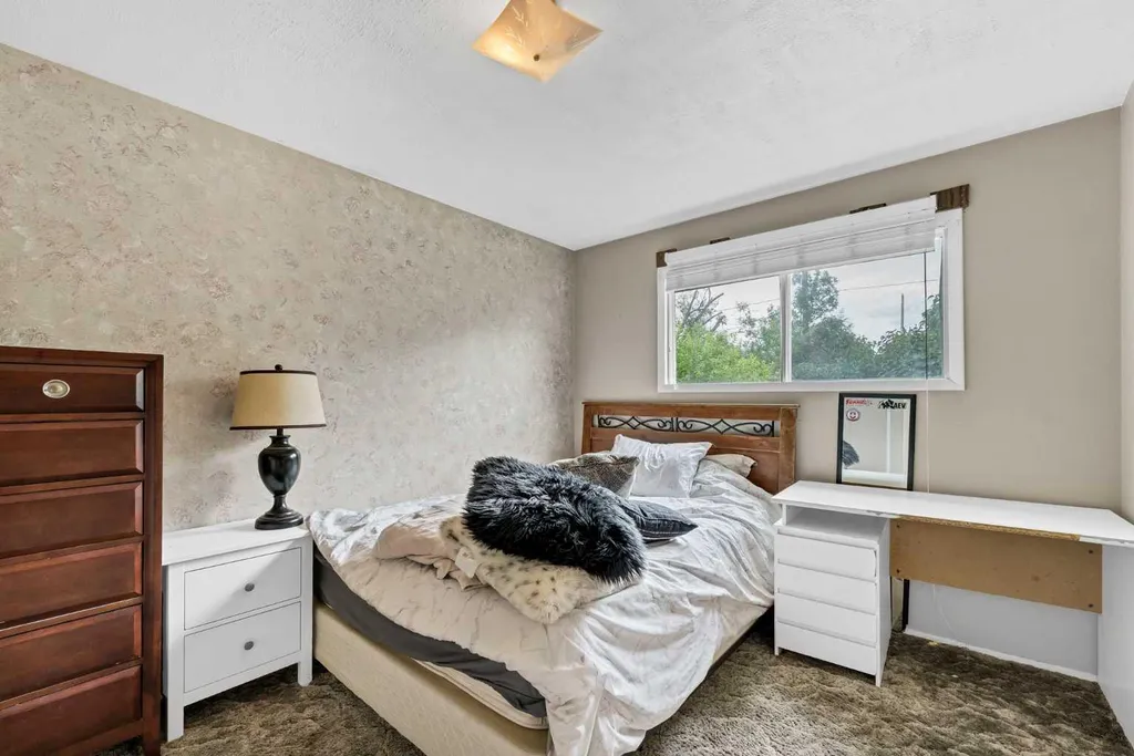 213 6 Street SE Redcliff AB T0J 2P0