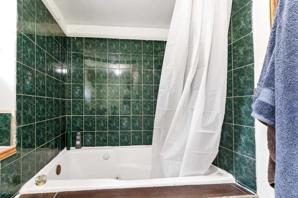 213 6 Street SE Redcliff AB T0J 2P0