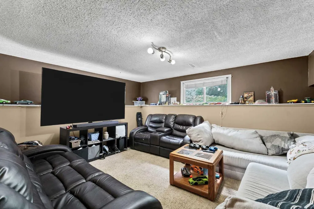 213 6 Street SE Redcliff AB T0J 2P0