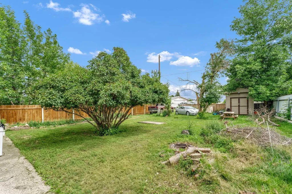 213 6 Street SE Redcliff AB T0J 2P0