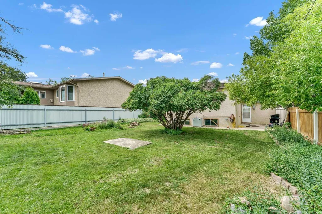 213 6 Street SE Redcliff AB T0J 2P0