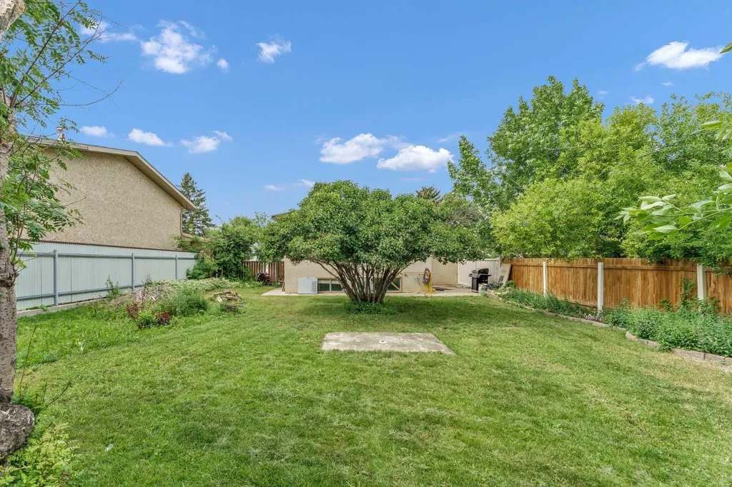 213 6 Street SE Redcliff AB T0J 2P0